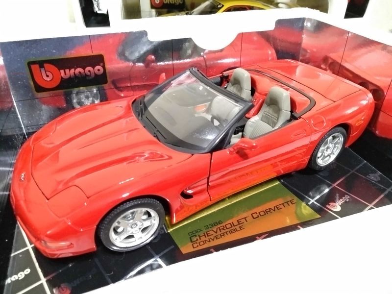 Моделька BBURAGO 1/18, CHEVROLET CORVETTE Convertible.