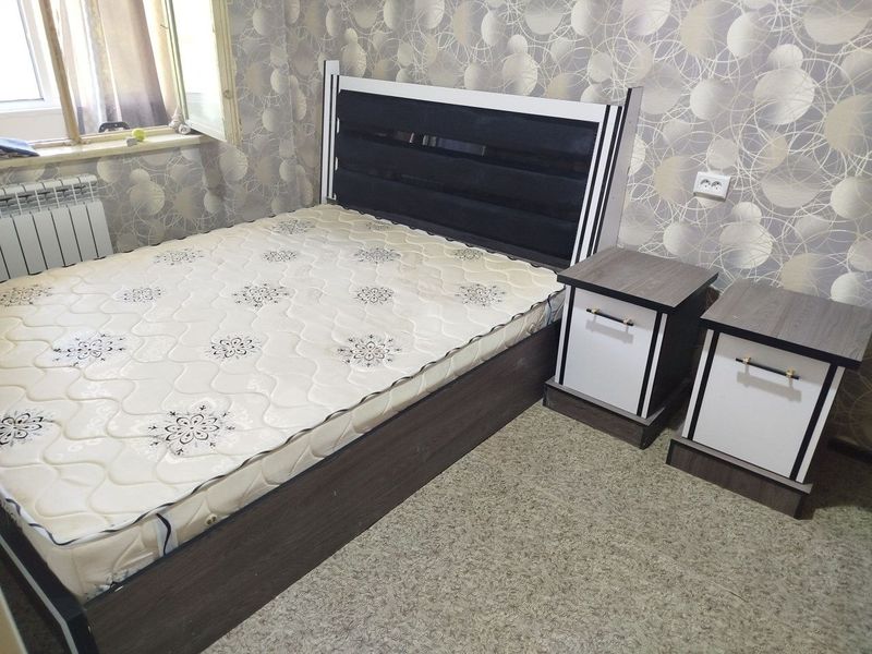 Кровать двуспальная с тумбами