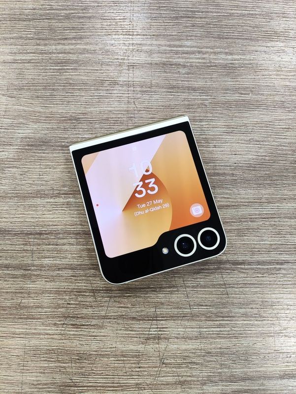 Samsung Z Flip 6, Srochno Sotlad! Samsung Z Flip 6, Srochno Sotlad!