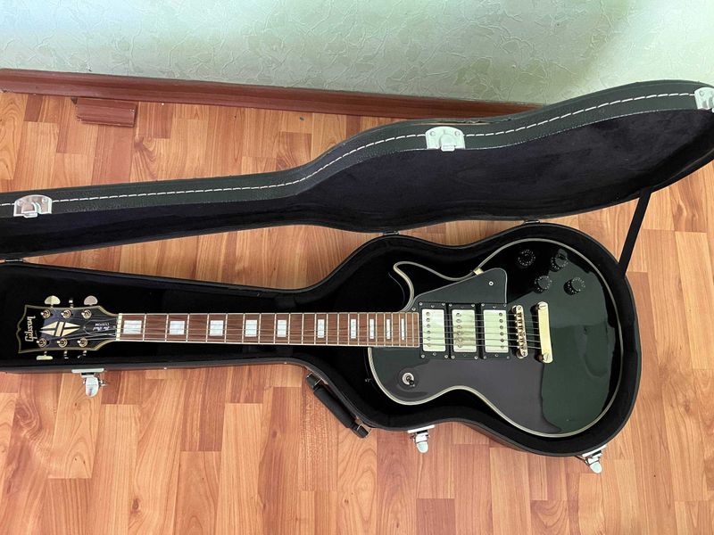 Продаю электрогитару Gibson (реплика, высокого качества) Продаю электрогитару Gibson (реплика, высокого качества)