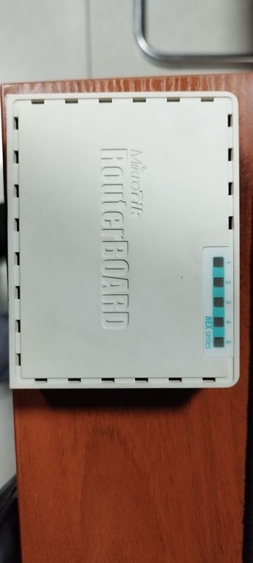 Продам Маршрутизатор Mikrotik, hEX RB750Gr3, 4 порта Ethernet Продам Маршрутизатор Mikrotik, hEX RB750Gr3, 4 порта Ethernet