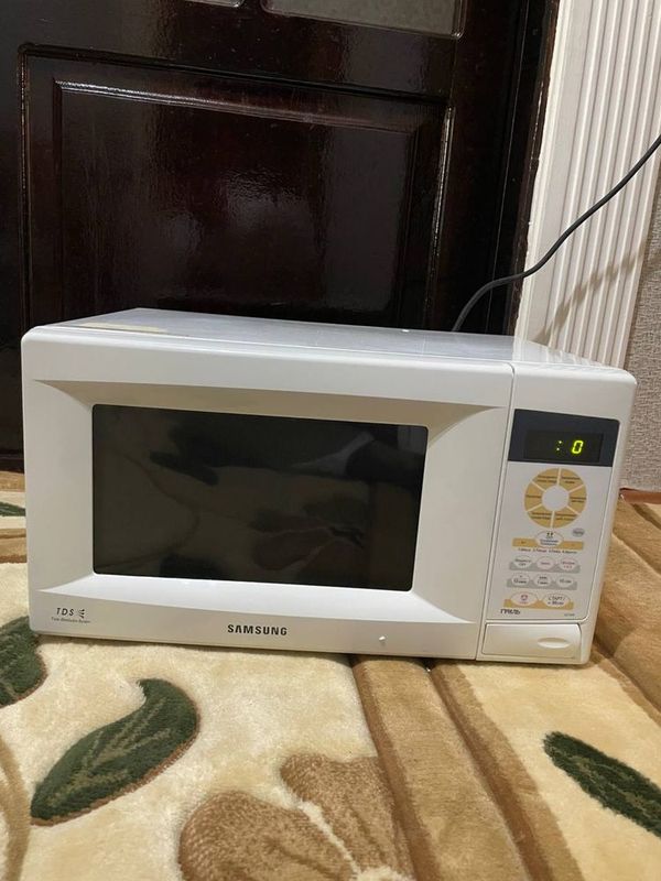 Микровалновка Почти новая samsung Микровалновка Почти новая samsung