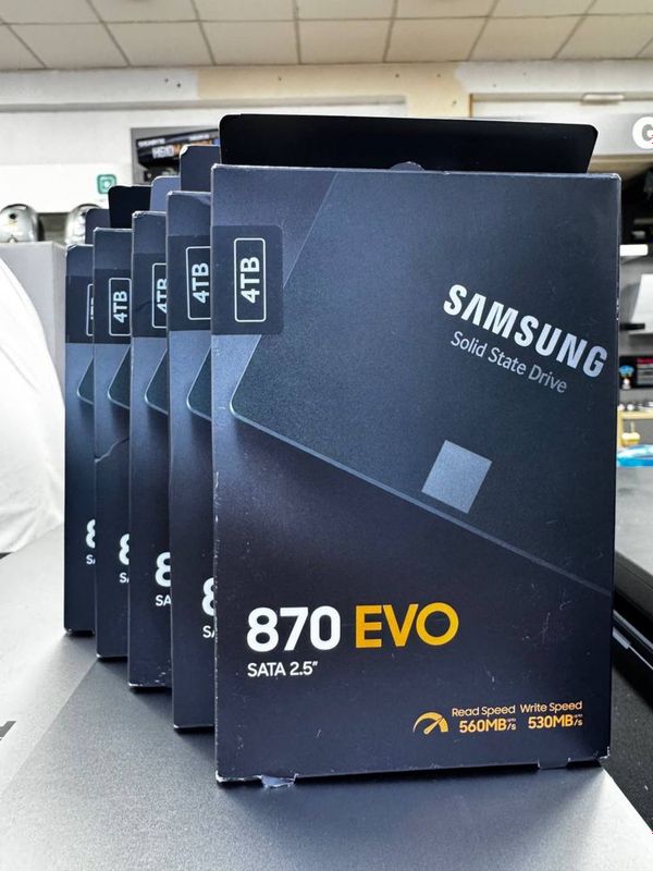 Samsung 870 EVO 4TB Samsung 870 EVO 4TB