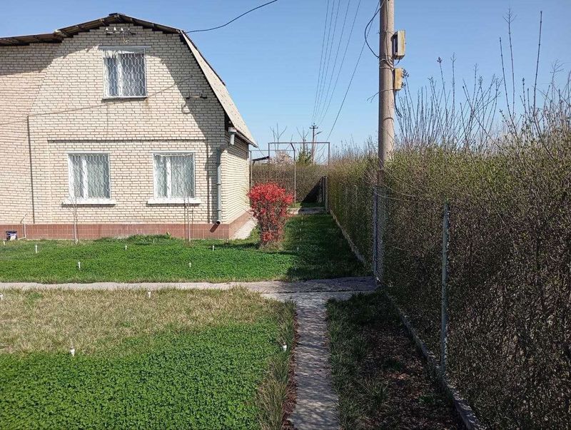 Dacha sotiladi 45000$ toliq malumot telda