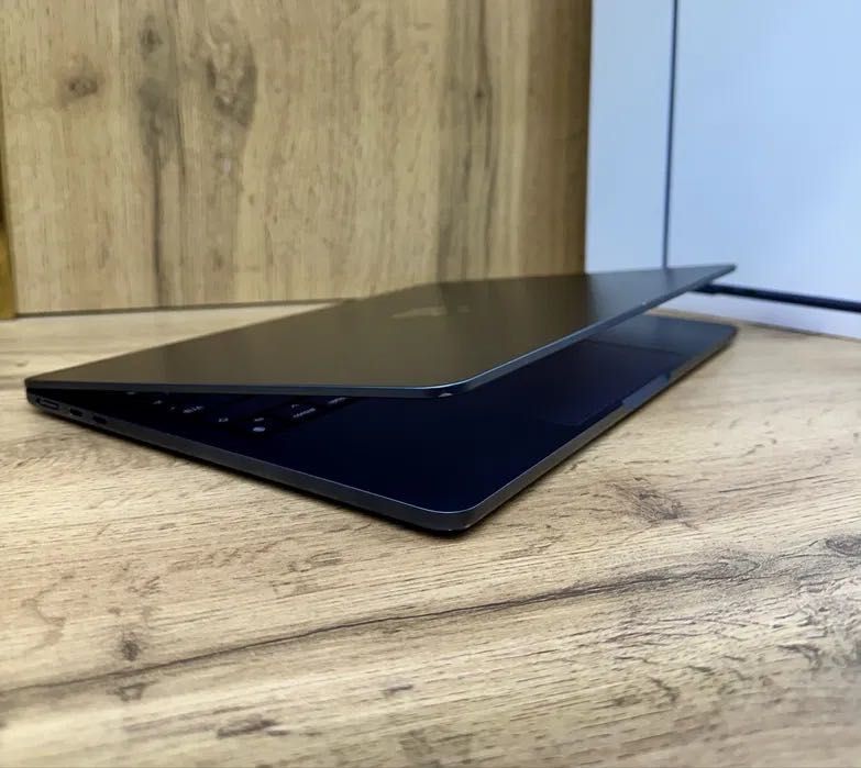 Продается свой MacBook Air M2 8/256 midnight Продается свой MacBook Air M2 8/256 midnight