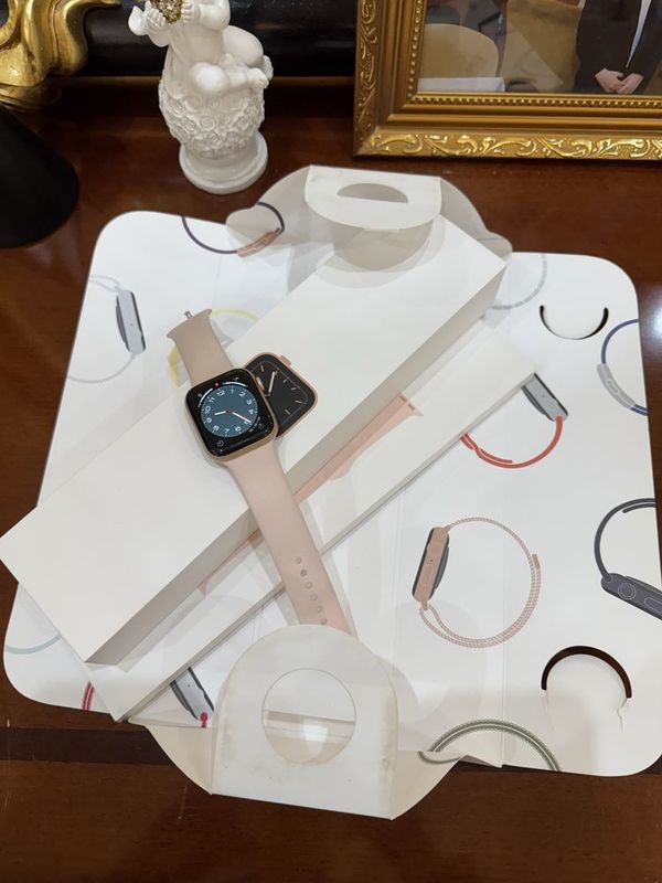 продаются apple watch 5 44 mm gold