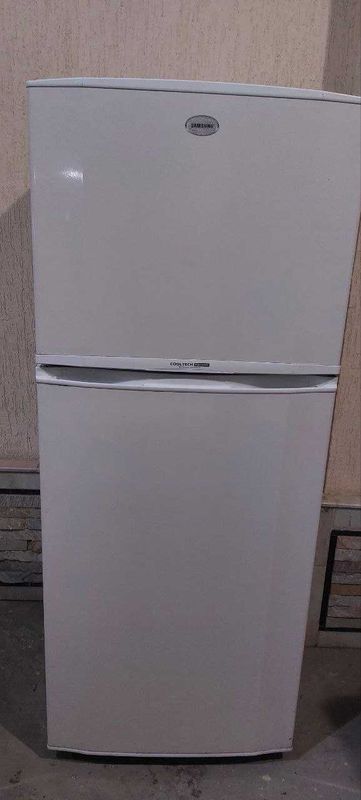 Продаётся б/у холодильник Samsung в хорошем состоянии. Продаётся б/у холодильник Samsung в хорошем состоянии.