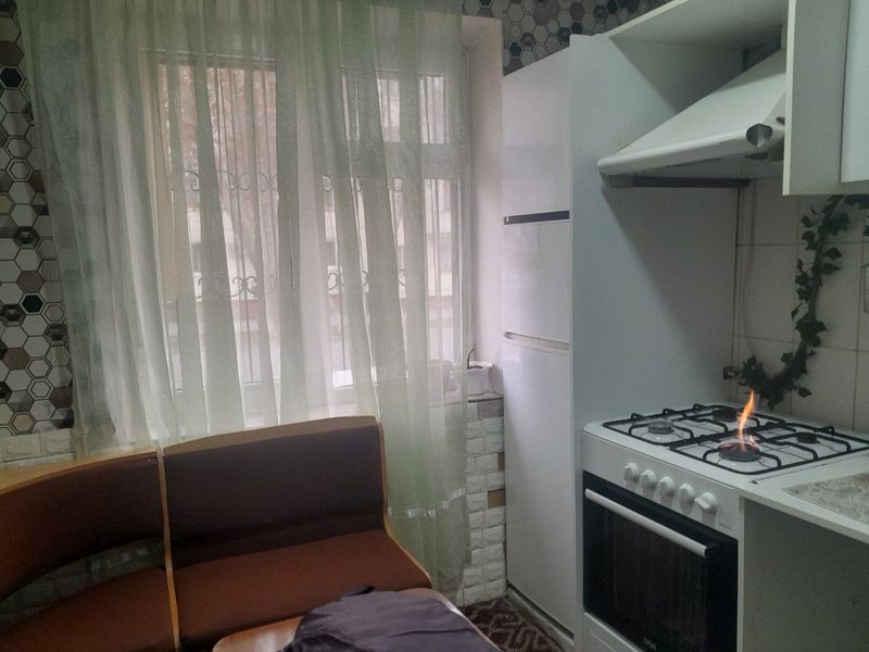 Ватни. Бурж аптекасини орасида 1 хонали квартира ижарага берилади