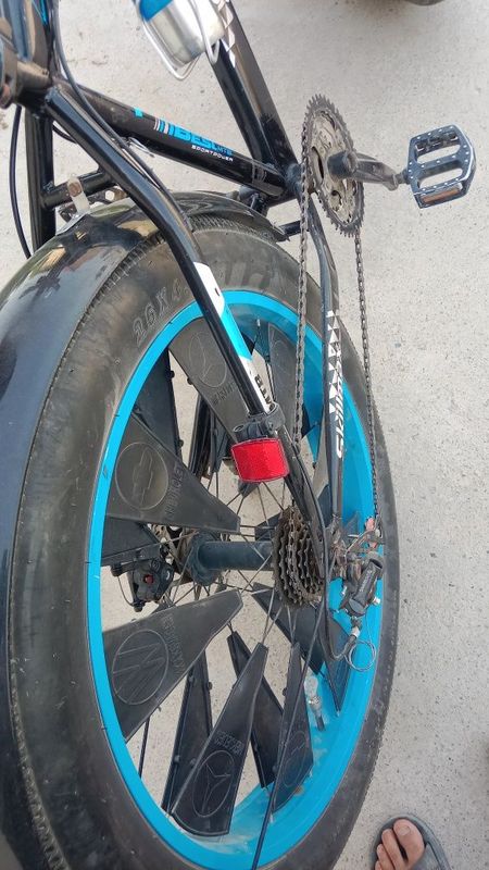 Velosiped razmer 26.rangi koʻk skilmax Velosiped razmer 26.rangi koʻk skilmax