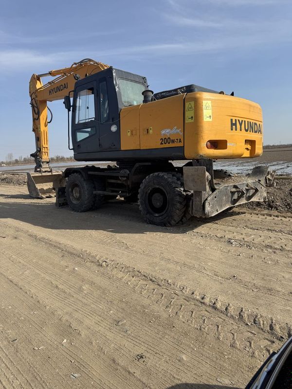 Ekskavator Hyundai 200 w - 7 ковш 1.2 куб Ekskavator Hyundai 200 w - 7 ковш 1.2 куб