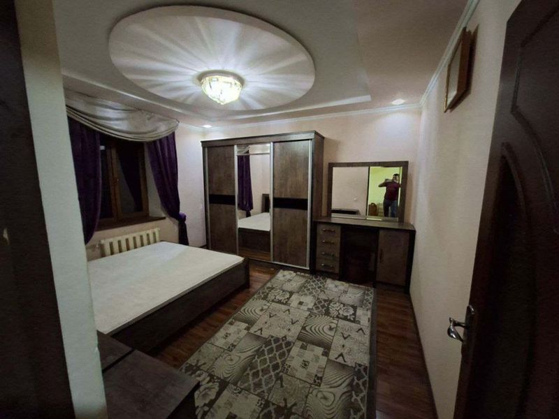 сдам 4 комнатную квартиру на Юнусабаде 17кв