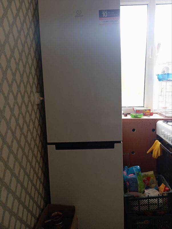 Продам холодильник Indesit