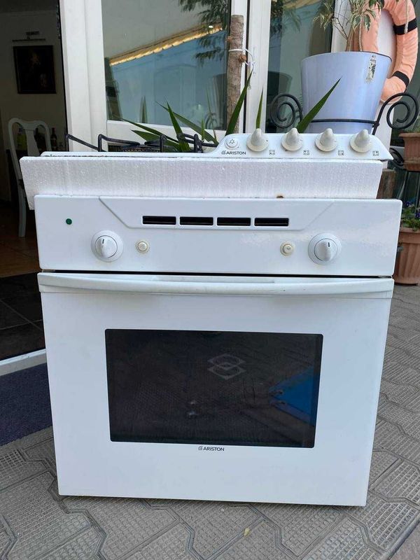 Духовой шкаф и варочная панель Ariston Духовой шкаф и варочная панель Ariston