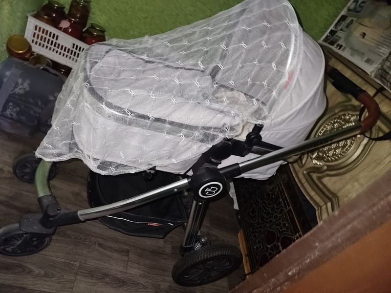 Коляска сотилади