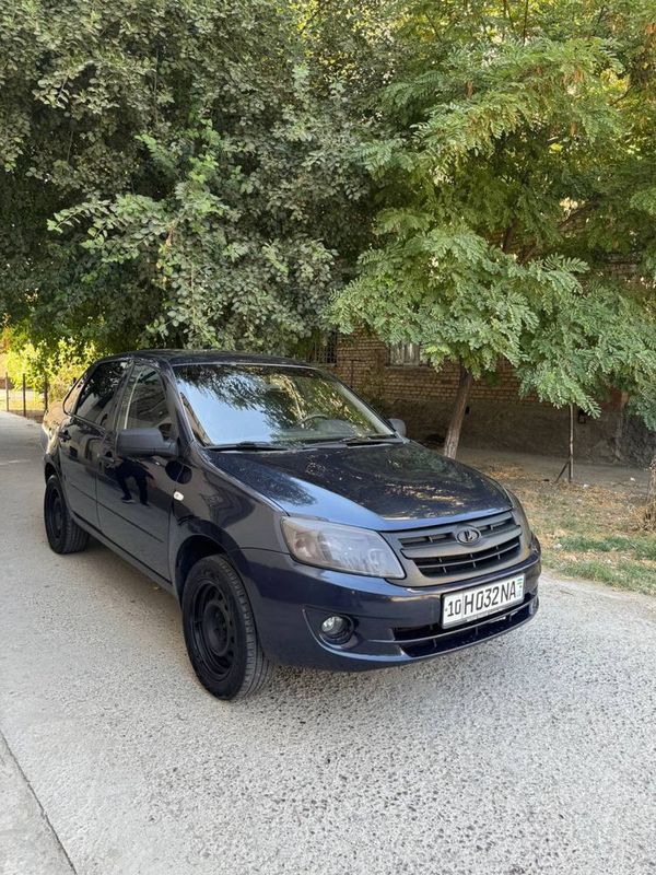 Lada granta sotiladi Lada granta sotiladi