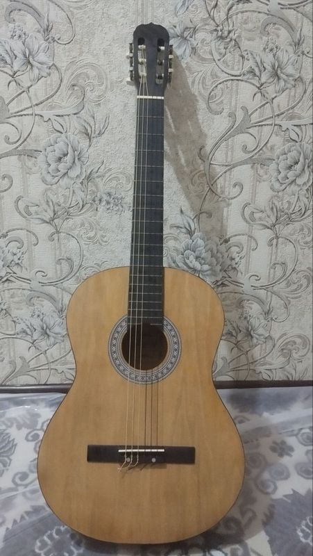 Klasik gitara holati idial Klasik gitara holati idial