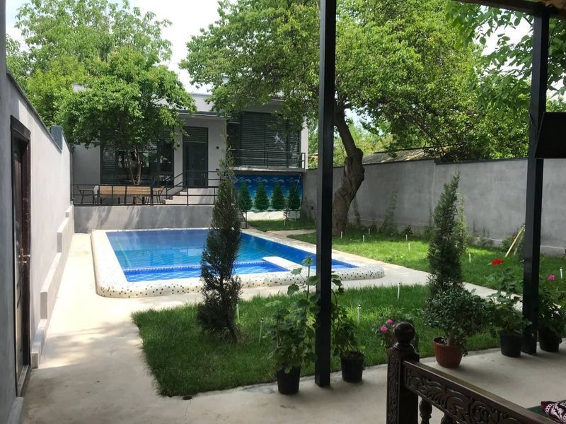 Oq toshda dacha oilaviy dacha ijaraga beriladi