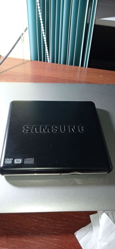 Внешний оптический DVD RW.samsung