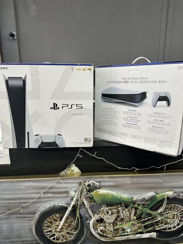 Playstation 5 идеаль как новый + дискавод + игры +жестик 2 Playstation 5 идеаль как новый + дискавод + игры +жестик 2