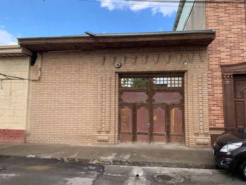 Срочно продается дом на земле вдоль дороги