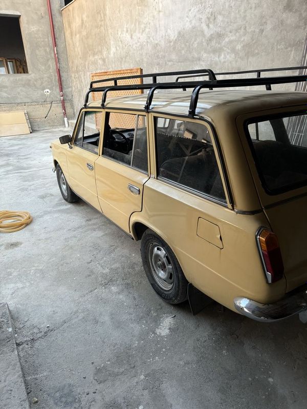 Vaz 2102 sotiladi