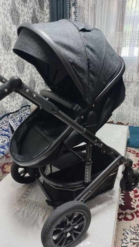 Chaqaloqlar uchun kaleska deyarli yangi holatda Chaqaloqlar uchun kaleska deyarli yangi holatda