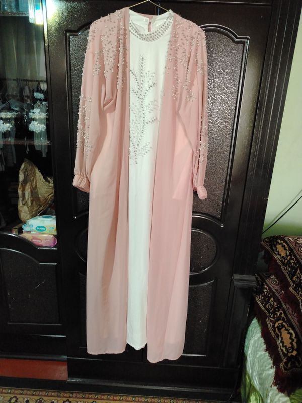 Abaya yangi kiyilmagan
