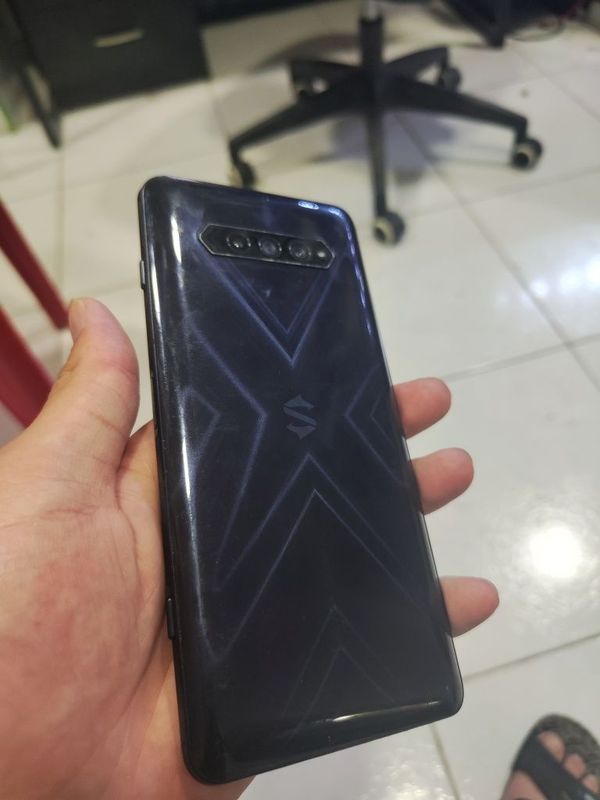Black shark 4 sotiladi Black shark 4 sotiladi