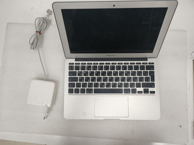 Macbook air сотилади