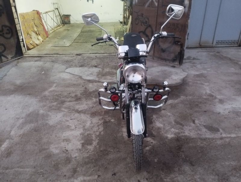 Moto sotiladi 150 kb dakumet bor