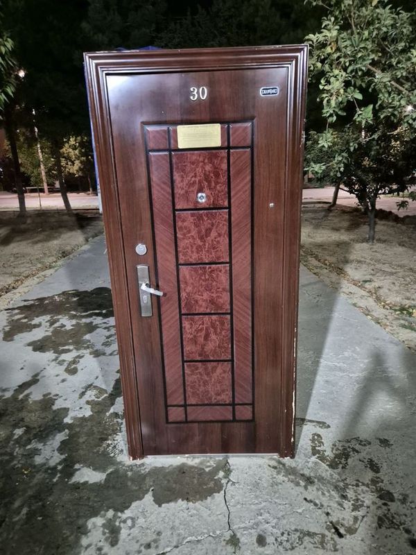 Kocha eshik sotiladi dom uchun