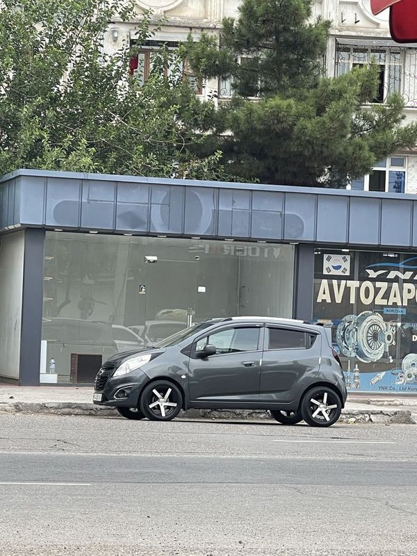 Spark ustidagi spoller va shox sotiladi yangiday Spark ustidagi spoller va shox sotiladi yangiday