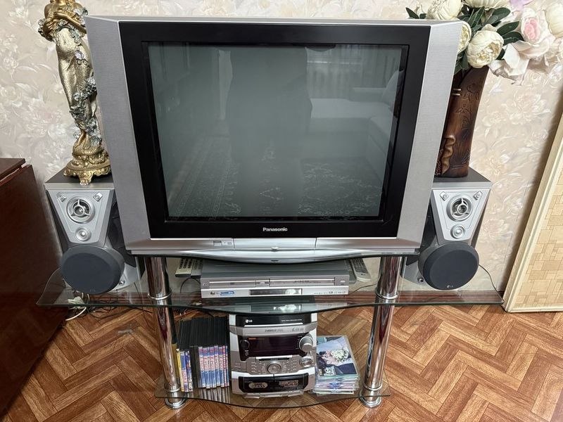 Продается телевизор Panasonic, DvD LG, музыкальный центр LG караоки Продается телевизор Panasonic, DvD LG, музыкальный центр LG караоки