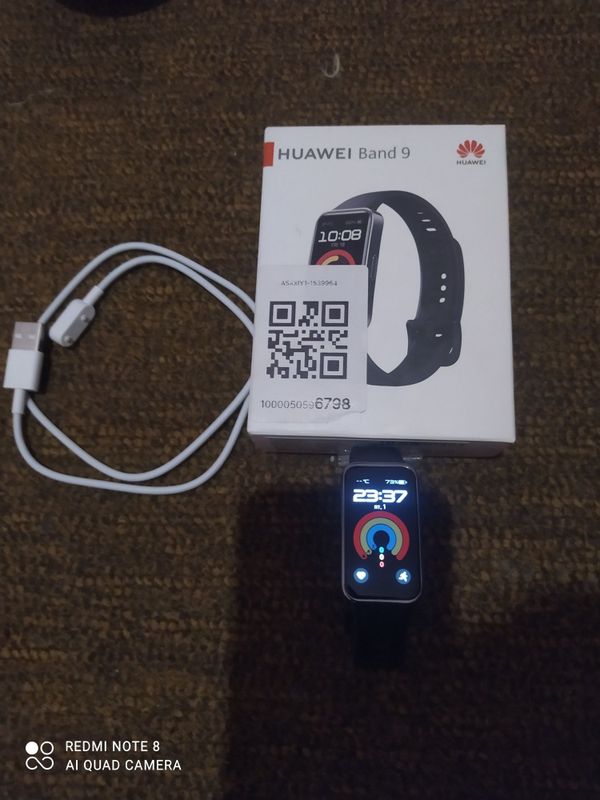 Huawei band 9 sotiladi.