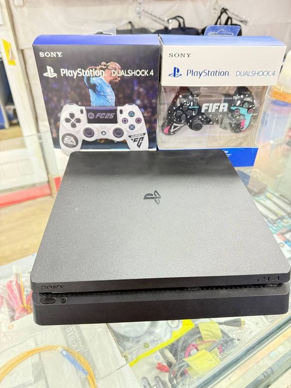 Продается игровой консол Sony Playstation 4 slim