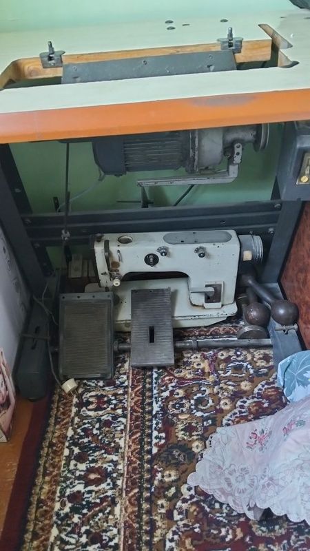Продается промышленную швейная машинка. 1022М