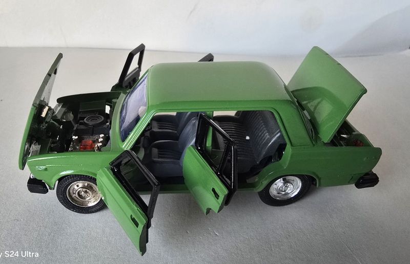 Продам модель автомобиля ваз 2107 Продам модель автомобиля ваз 2107