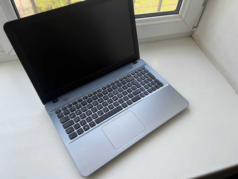 Asus VivoBook laptop состояние отличное, офисный интернет кино вариант