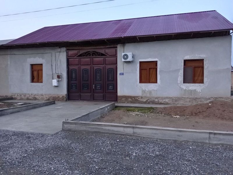 Hovli sotiladi 4 sotik kadastri bor svet gaz suv, WiFi bor