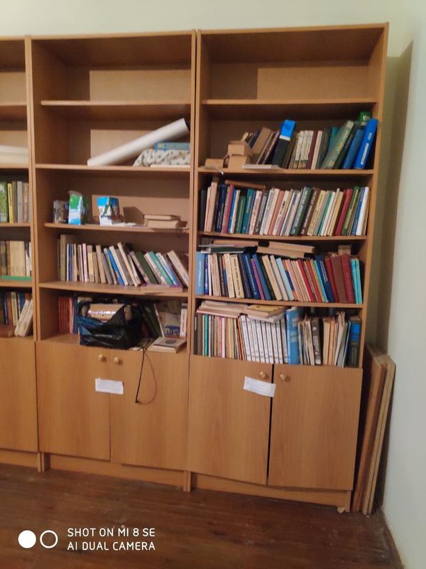 Китоблар стенкаси