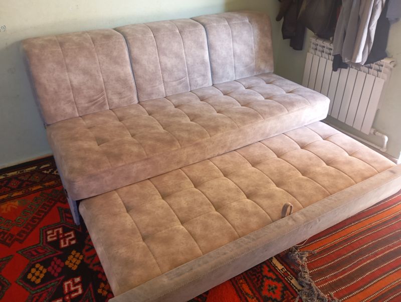 Divan yumshoq mebil sotiladi arzonnarxi kelishamiz Divan yumshoq mebil sotiladi arzonnarxi kelishamiz
