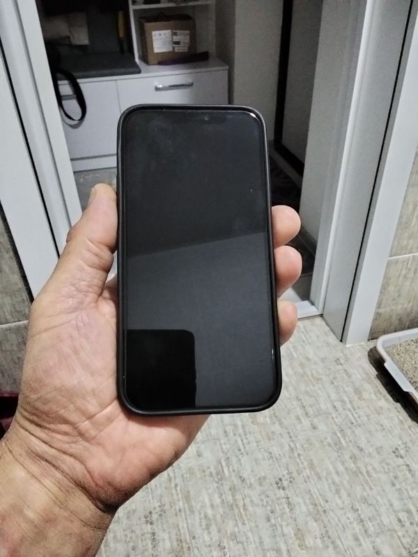 Продам IPHONE 12 Продам IPHONE 12