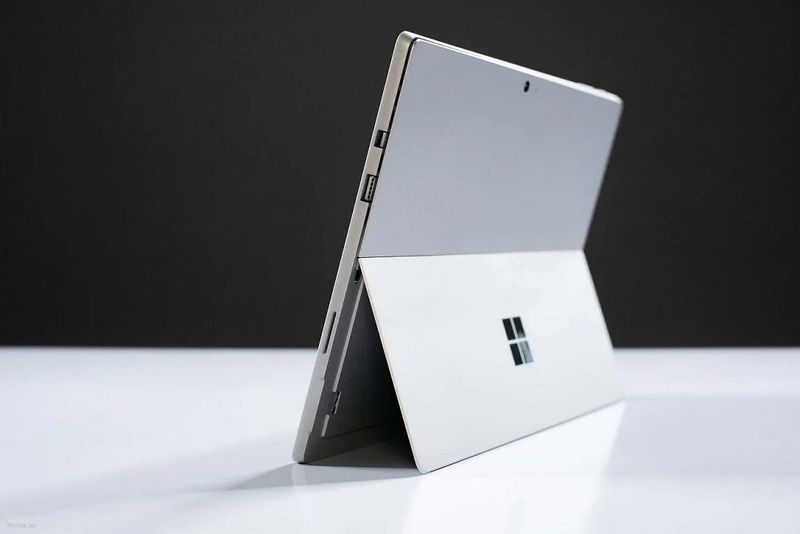 Microsoft Surface pro 6 новые запечатанные i5 8gb 256 SSD