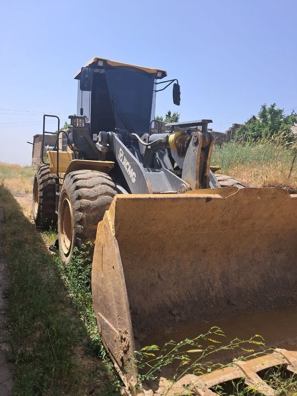 Pogruzchik 3 kub srochna Pogruzchik 3 kub srochna