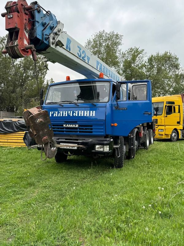 Avtokran sotiladi Avtokran sotiladi