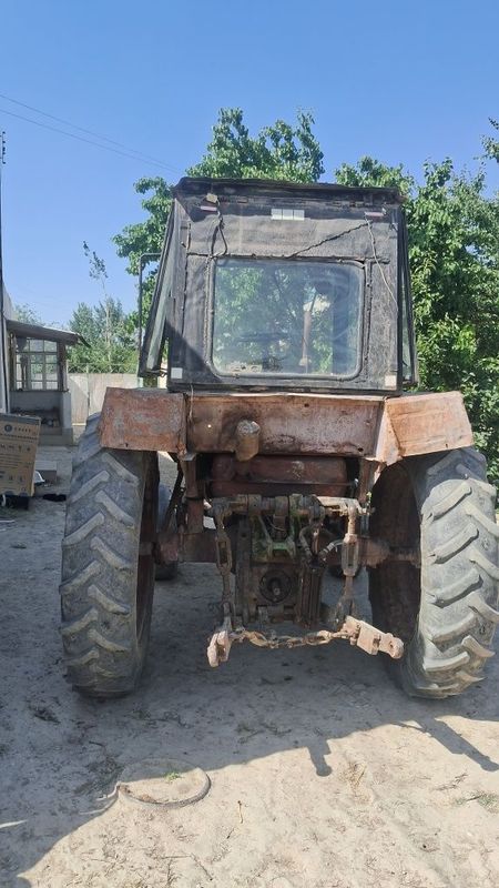 TTZ80,10 traktor holati yaxshi qora mator TTZ80,10 traktor holati yaxshi qora mator