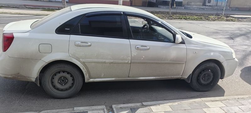 Lasetti 1.8 motor qilingan moy yemaydi srochni sotiladi