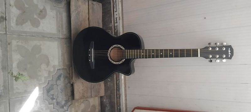 Gitara holati yaxshi yagi 1 Hali 1 oyham bõlmadi olinganiga