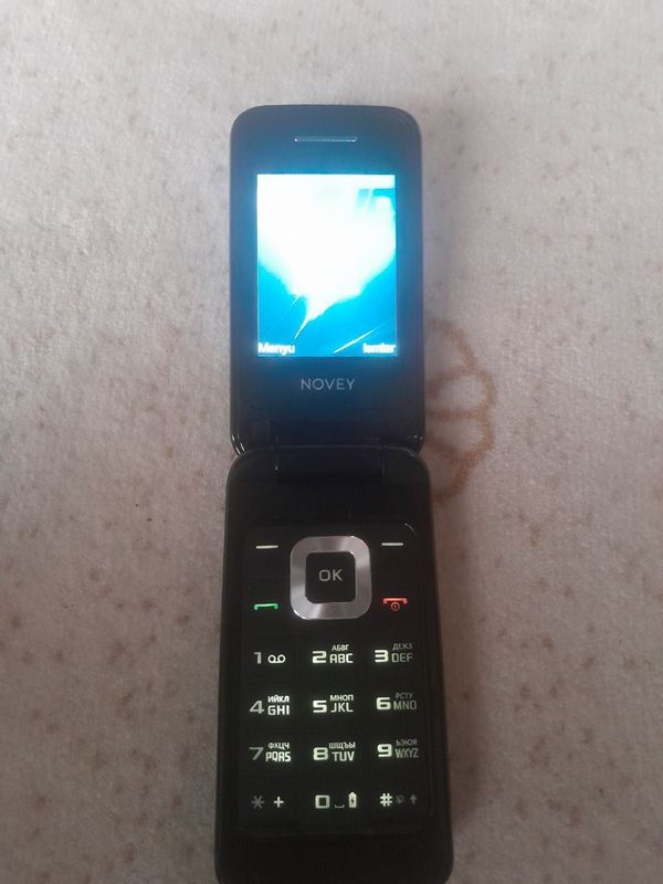 Novey telefon sotiladi Novey telefon sotiladi