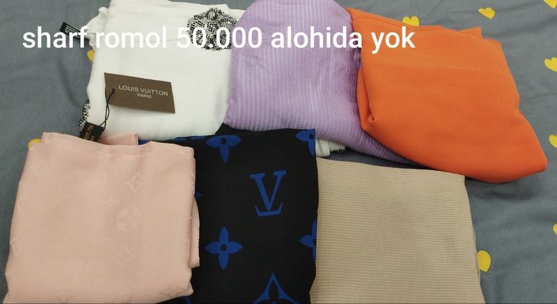 Roʻmollar sotiladi oʻralgan Roʻmollar sotiladi oʻralgan